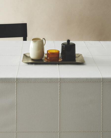 MANTEL INSERCIÓN BORDADO FLORAL