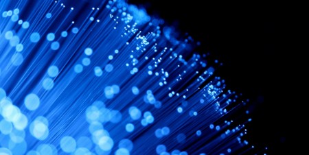 Investigadores nos muestran el futuro de las conexiones de fibra óptica: 1125 terabits por segundo