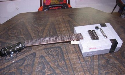 Guitarra hecha con una NES