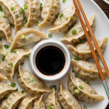 Añade col picada a tus dumplings de pollo y jengibre para que queden jugosos: la receta fácil con 7 ingredientes