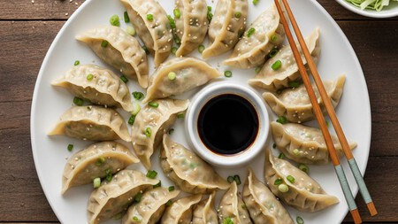 Añade col picada a tus dumplings de pollo y jengibre para que queden jugosos: la receta fácil con 7 ingredientes