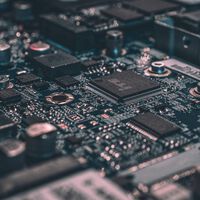 "Es necesario si queremos liderar el mundo". Estados Unidos impulsará su industria de chips con otra inyección multimillonaria 