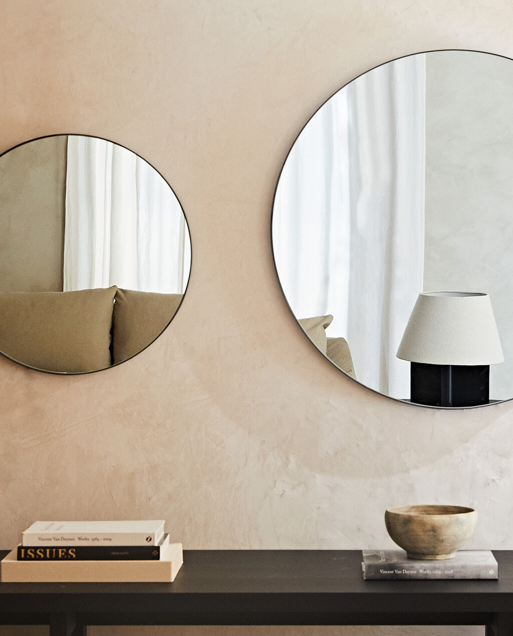 Zara Home tiene las 15 piezas más bonitas para decorar el salón