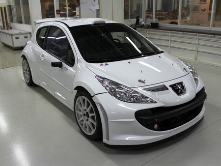Peugeot presenta la nueva evolución del 207 S2000