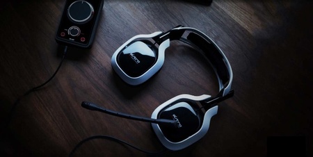 Tres grandes auriculares con micros para los jugones de casa