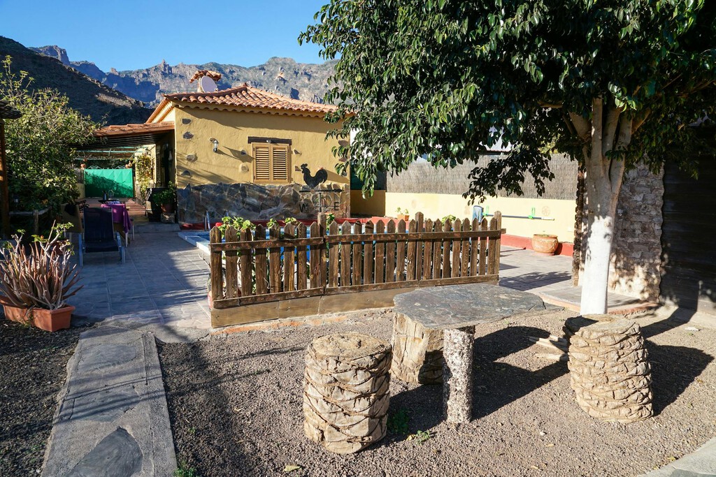 Habían construido una casa para guardar las herramientas del campo pero en realidad tenía piscina y barbacoa: ahora tienen que derribarlo todo