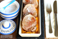 Solomillitos al caramelo con crema de calabaza especiada. Recetas de Navidad para embarazadas