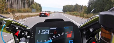 Una BMW M 1000 RR se pica con un Lamborghini Huracan a 300 km/h en la autovía. Pista: no los pueden multar