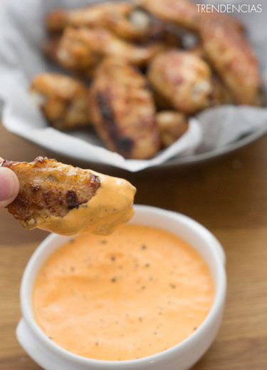 Alitas de pollo caramelizadas con salsa de pimiento rojo. Receta 