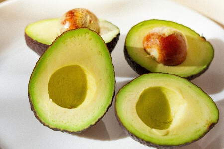 Ni con limón ni con aceite: cuál es la mejor forma de evitar que se oxide el aguacate, según un experto