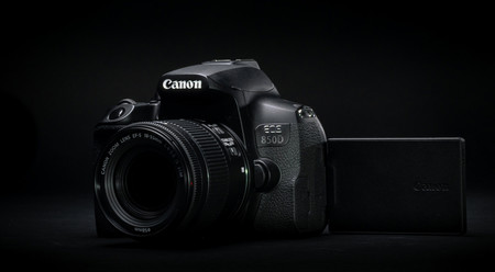 Canon EOS 850D, nueva réflex para fotógrafos entusiastas que renueva una de las sagas más populares de la casa