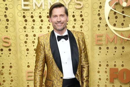 Nikolaj Coster-Waldau deslumbra con su look en la red carpet de los EMMY Awards