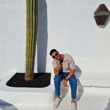 El blanco es un color habitual en muchas casas, pero quizás no sea buena idea pintar las paredes en este color, según este interiorista 