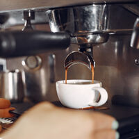 El café no solo te despierta: la ciencia apunta ahora que también mejora el ánimo (incluso descafeinado) 