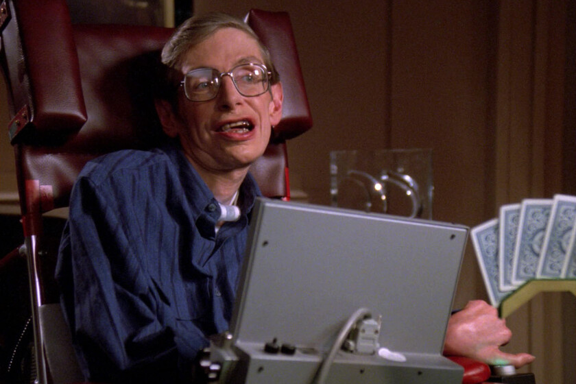 Star Trek lleva casi mil episodios y solo una persona real ha aparecido interpretándose a sí misma. Esa persona es Stephen Hawking