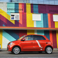 Francia prometió coches eléctricos para todos por 100 euros al mes sin darse cuenta de un problema: no hay