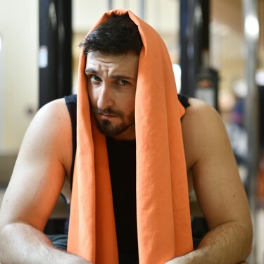 Hay locos que están poniéndose perfume para ir al gimnasio. Y la ciencia se debate entre si es malo o bueno para ti 