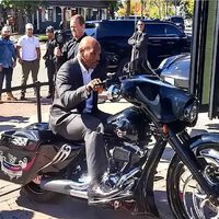 El garaje de motos de Mike Tyson es más impactante que él mismo: desde una Ducati 916 hasta la Honda más rápida de los '90 