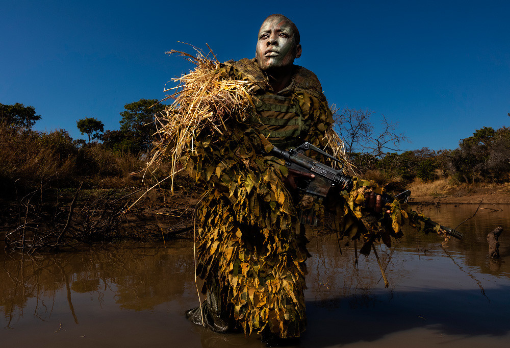 Categoría ‘Environment’ / Ganador foto individual: 'Akashinga - the Brave Ones' de Brent Stirton (Sudáfrica)