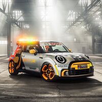 MINI Electric Pacesetter, el nuevo Safety Car de la Fórmula E acompañará al BMW i8 Roadster a lo largo de la temporada del serial eléctrico