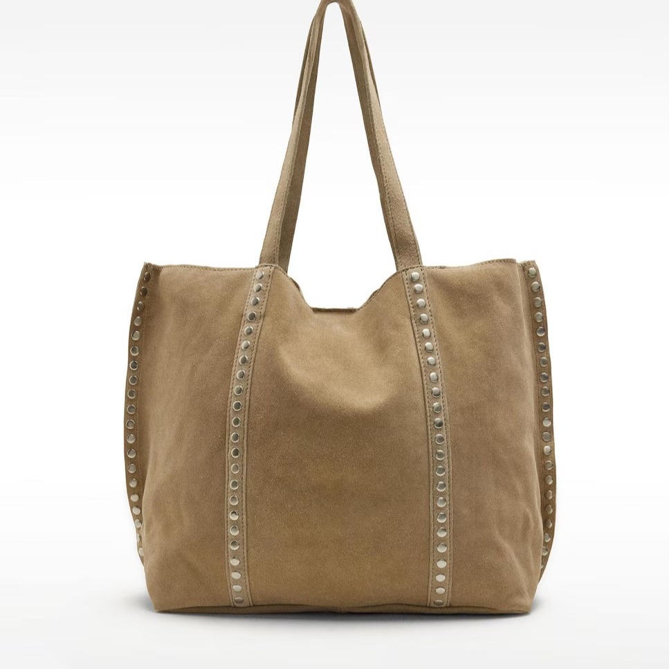 Bolso shopper de piel con tachuelas y neceser extraíble de Parfois
