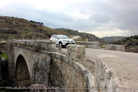 Toyota RAV4 2013 off-road