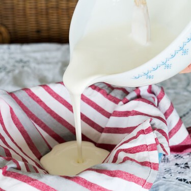 Así de fácil puedes hacer yogur griego en casa: con un solo ingrediente y sin apenas invertir tiempo