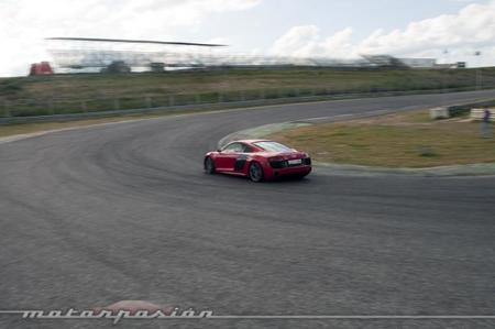 Audi R8 V10 S-Tronic curva