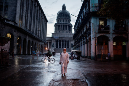 Joan Alvado gana el XV Premio Nuevo Talento FNAC de Fotografía por su serie “Cuban Muslims, Tropical Faith”