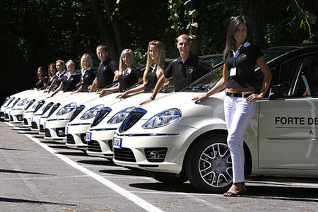 Servicio de taxi turístico en Forte dei Marmi con Lancia Musa, por tu cara bonita