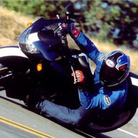 El piloto más alto de la F1 se encaprichó tanto de una Honda que le tuvieron que hacer una medida. El resultado fue una de las motos más míticas que han existido 