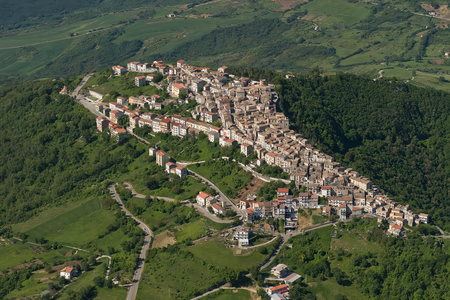 Italia Retira La Custodia A Una Familia Que Intento Vivir Solo Con Energia Solar Agua De Pozo Y Un Huerto