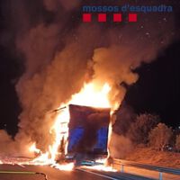 Abandona su camión en llamas en la AP-7, se esconde en unos matorrales y le pillan septuplicando la tasa de alcohol