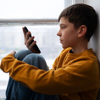 Tres heridas emocionales que puede dejar a un niño crecer con un padre ausente y cómo repararlas 