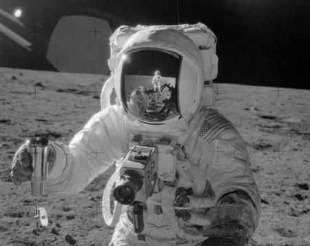 La única cámara Hasselblad que regresó de la Luna será subastada por 150.000 euros