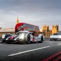No te engañan tus ojos, eso es un Porsche 919 Hybrid rodando por las calles de Londres