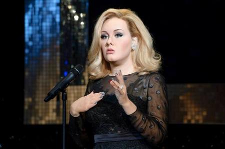 ¡Qué se paren las rotativas! ¡La figura de cera de Adele no da miedo!