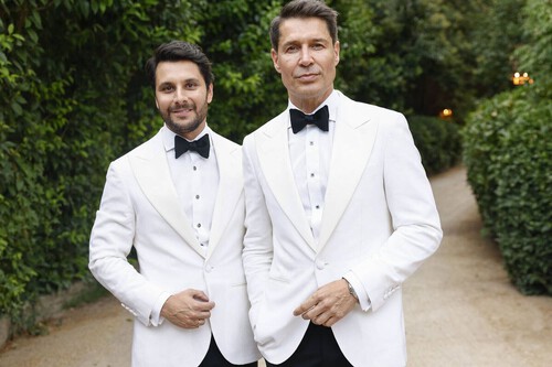 Jaime Cantizano junto a su marido