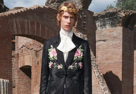Nos quedamos a cuadros con los trajes de la colección crucero de Gucci