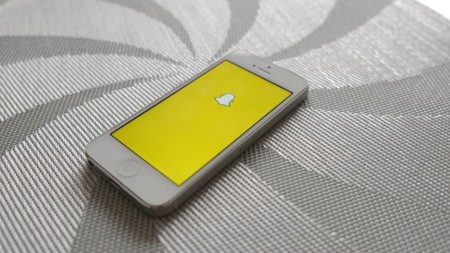 La guerra de las redes sociales: Facebook y Twitter no quieren que enlaces a tu perfil de Snapchat