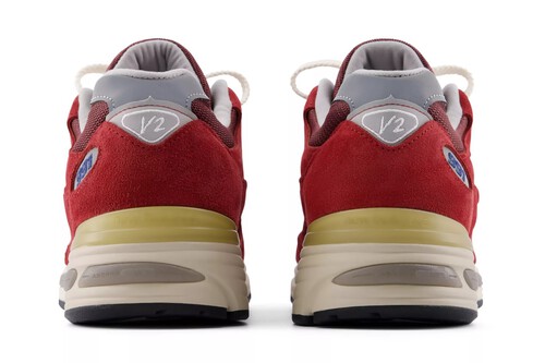 New Balance Tiene Las Zapatillas Color Vino De Aires Vintage Que Sirven Para La Oficina Y Para Los Paseos Bajo El Sol Del Otono