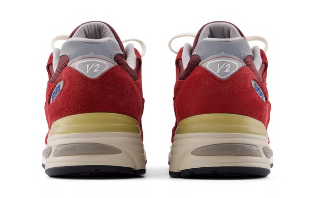 New Balance Tiene Las Zapatillas Color Vino De Aires Vintage Que Sirven Para La Oficina Y Para Los Paseos Bajo El Sol Del Otono