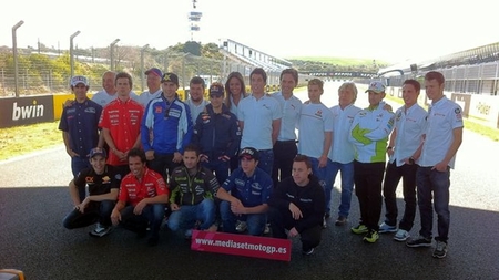 Equipo Mediaset junto pilotos