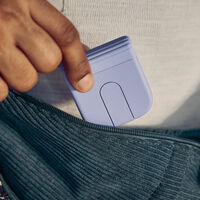 Logitech tiene uno de los ratones más interesantes para los que viajamos con mucha frecuencia. Lo pliegas y al bolsillo 