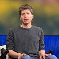 A Sam Altman le han preguntado si entrenar a una IA no es ineficiente. Ha respondido que "entrenar" a un humano lo es más