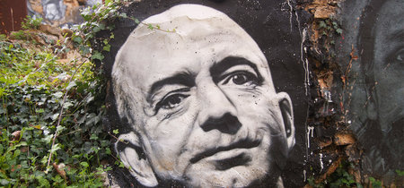 Jeff Bezos afirma que un medio asociado a Trump le extorsionó con filtrar sus fotos desnudo