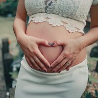 Estoy embarazada, ¿cuándo y cómo sentiré las primeras pataditas de mi bebé?