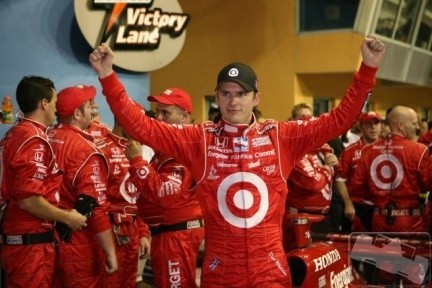 Victoria prometedora para Wheldon en Homestead