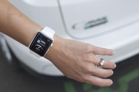 La recarga de los modelos eléctricos de Ford ya se puede gestionar desde 'smartwatch'