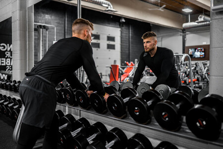 Así puedes empezar a entrenar la fuerza en el gimnasio si eres principiante
